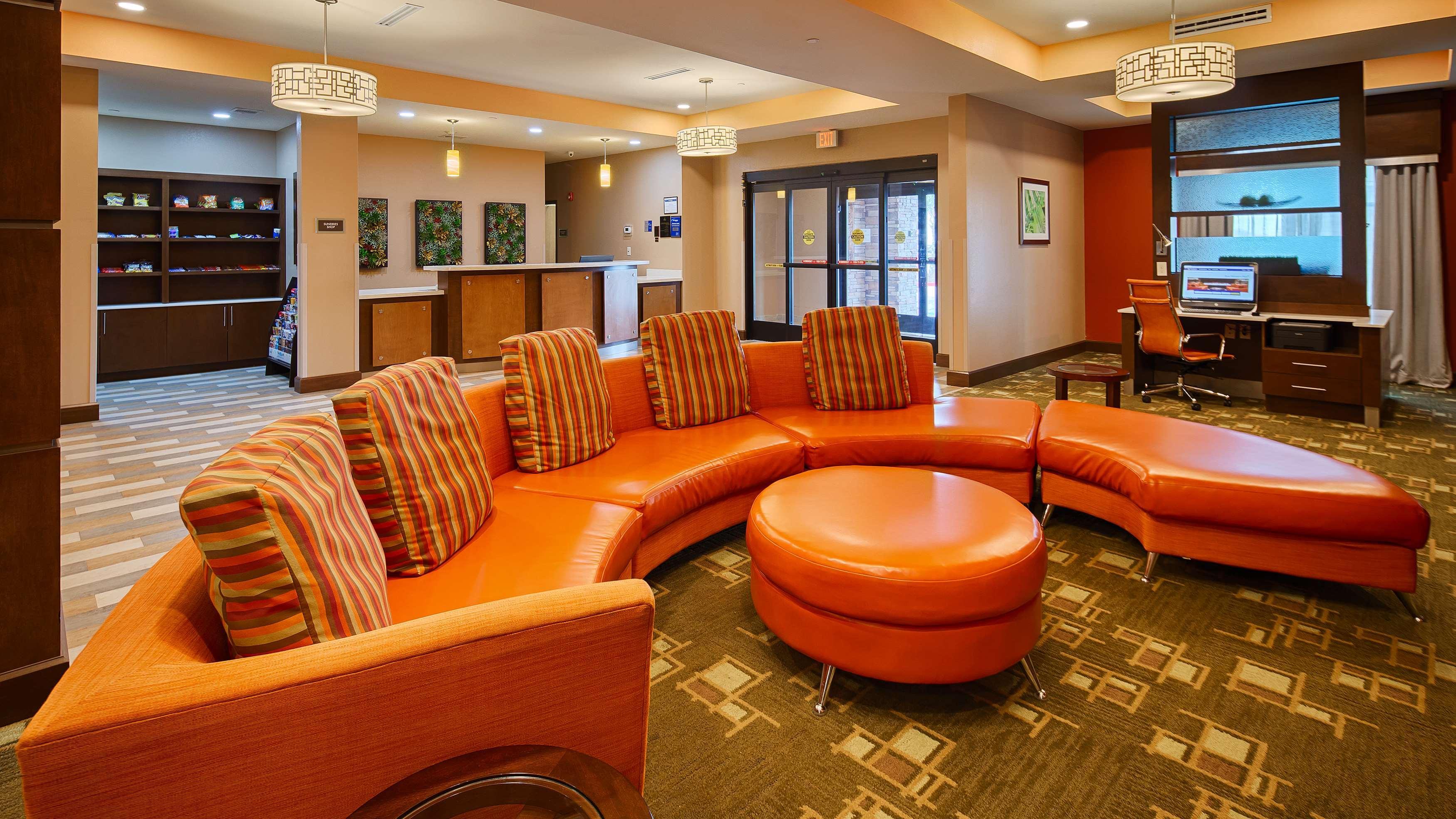 Best Western Plus Flatonia Inn Exterior photo