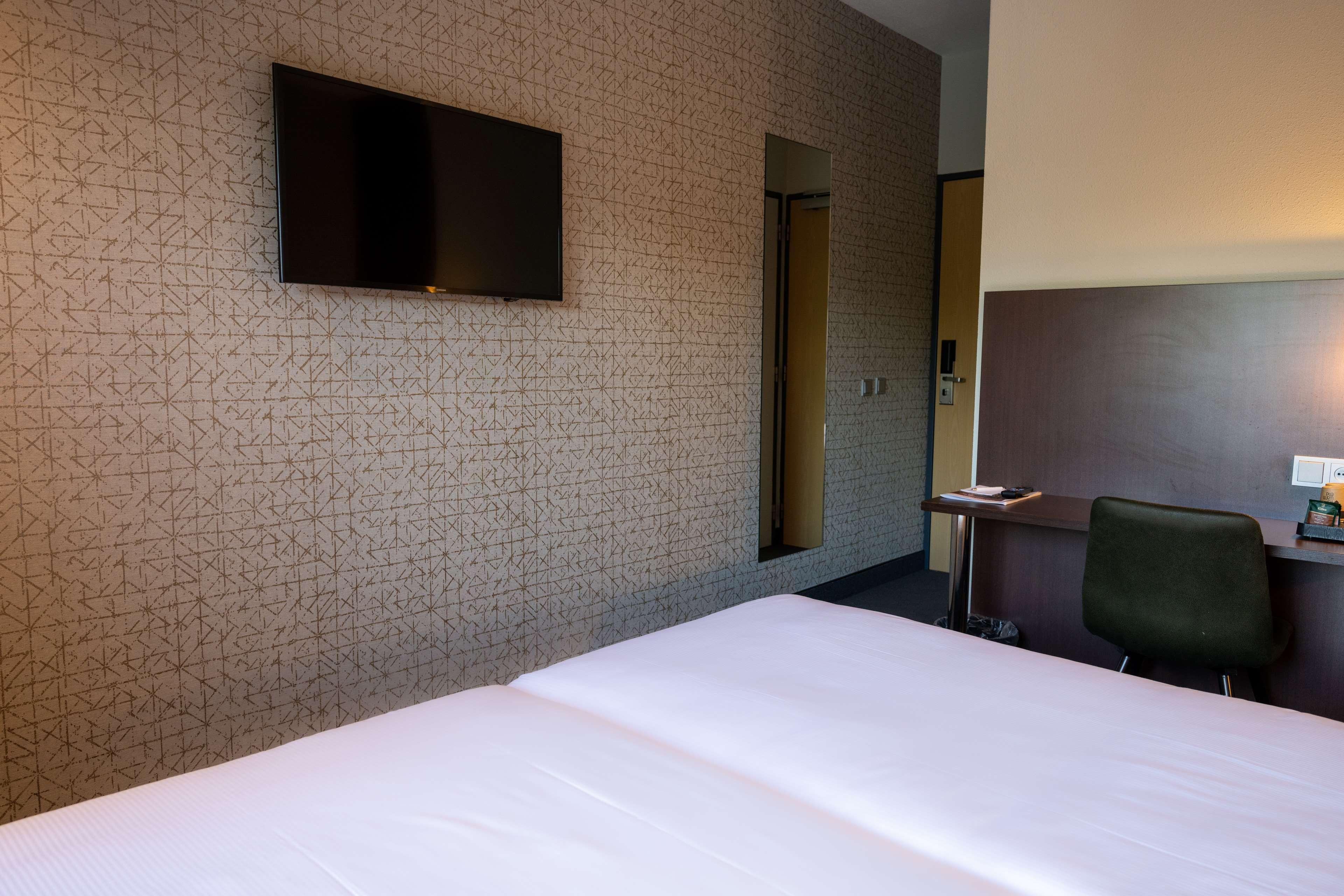 Best Western Plus Flatonia Inn Exterior photo
