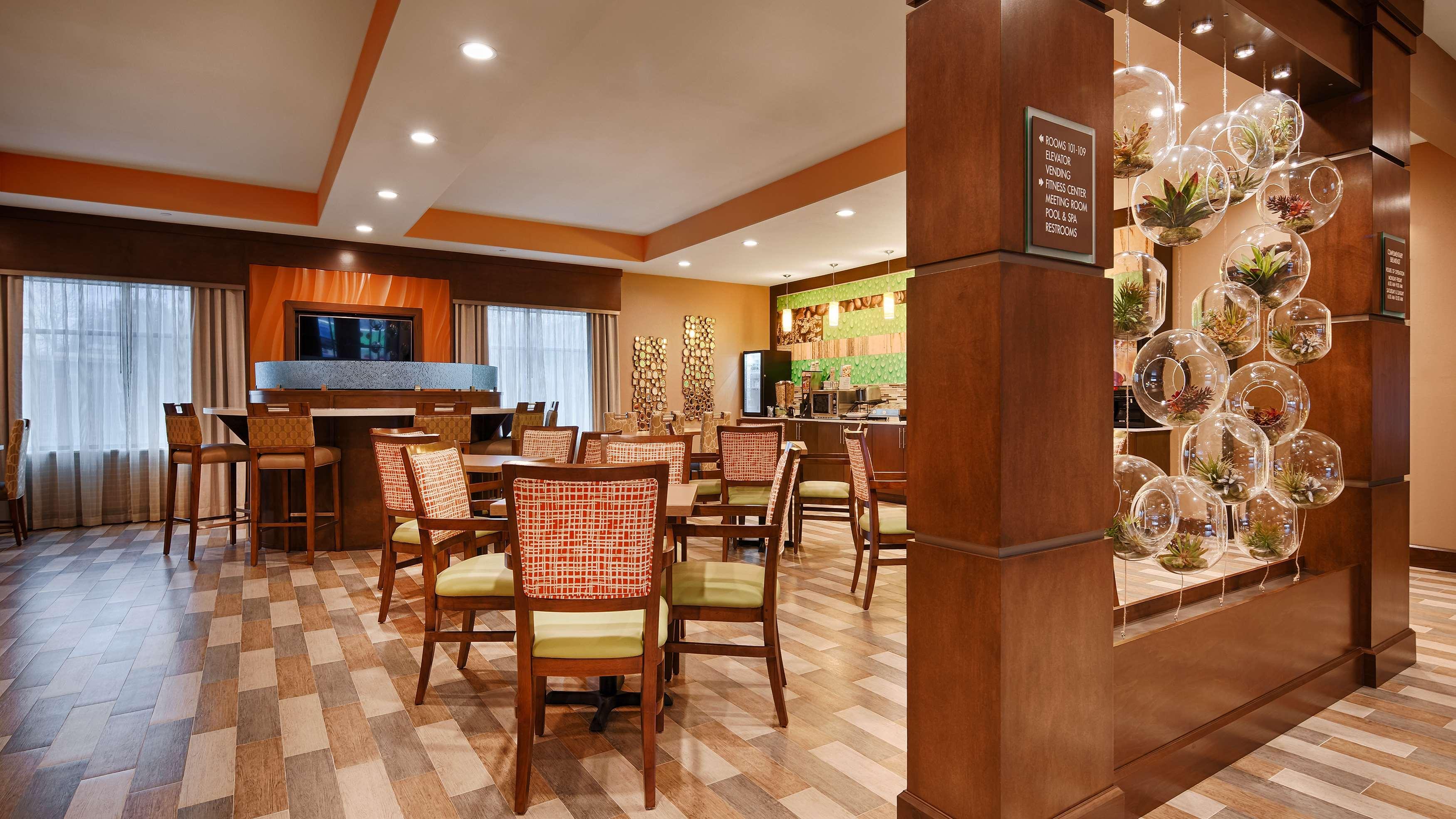 Best Western Plus Flatonia Inn Exterior photo