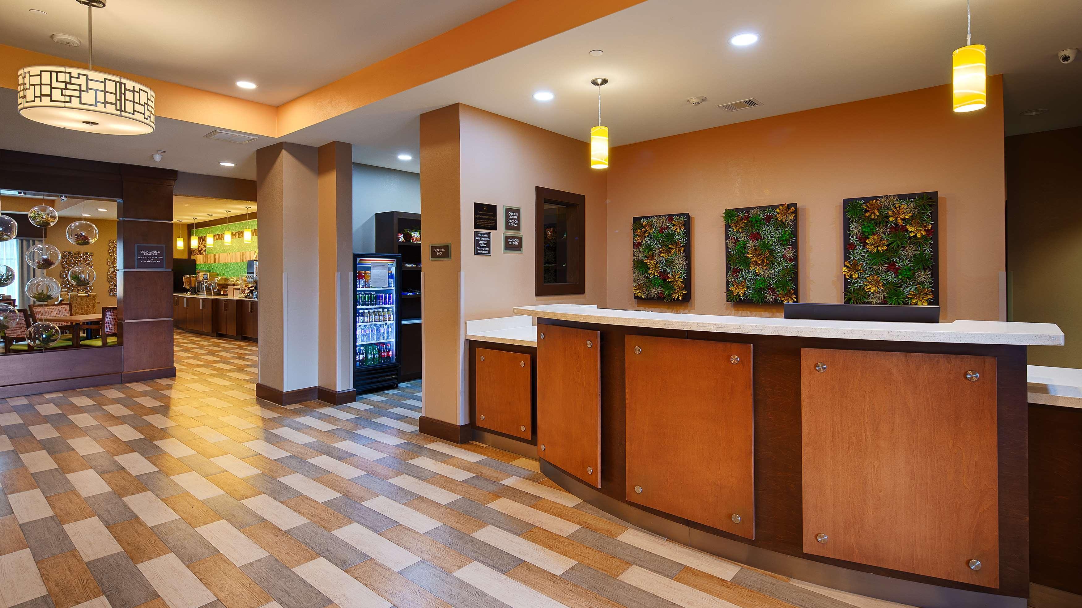 Best Western Plus Flatonia Inn Exterior photo